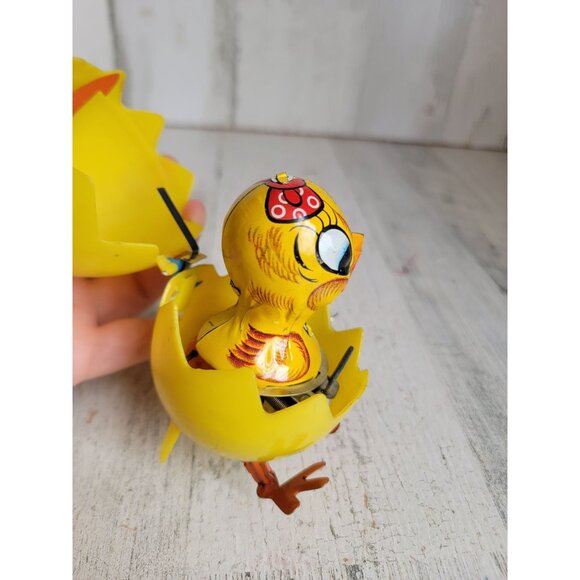 Vintage wind up hatching egg chick mechanical chicken baby hopping Easter decor - Picture 6 of 9